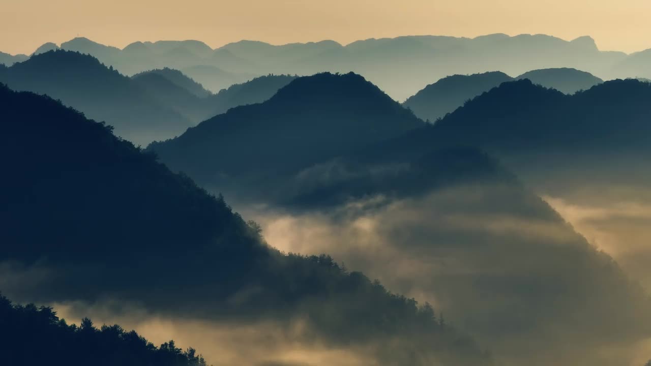 早晨的山脉视频素材