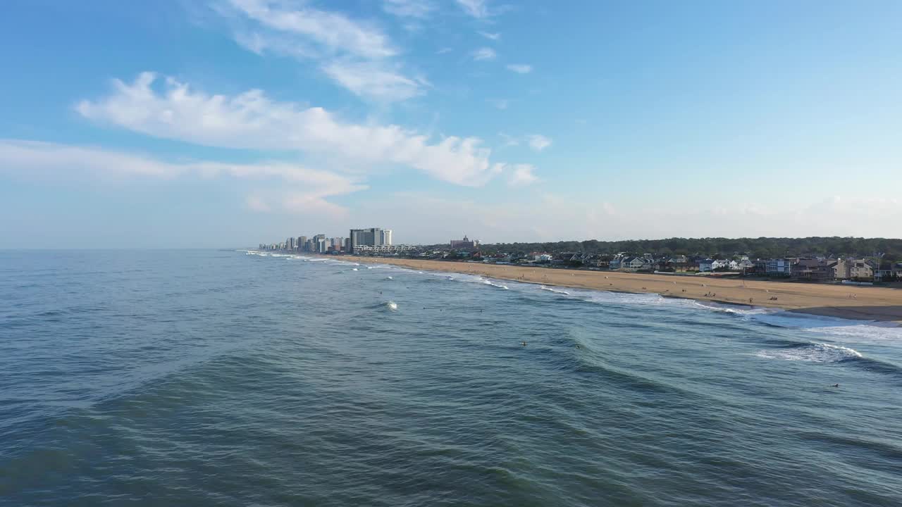 从大西洋到海岸的弗吉尼亚海滩海滨鸟瞰图视频下载