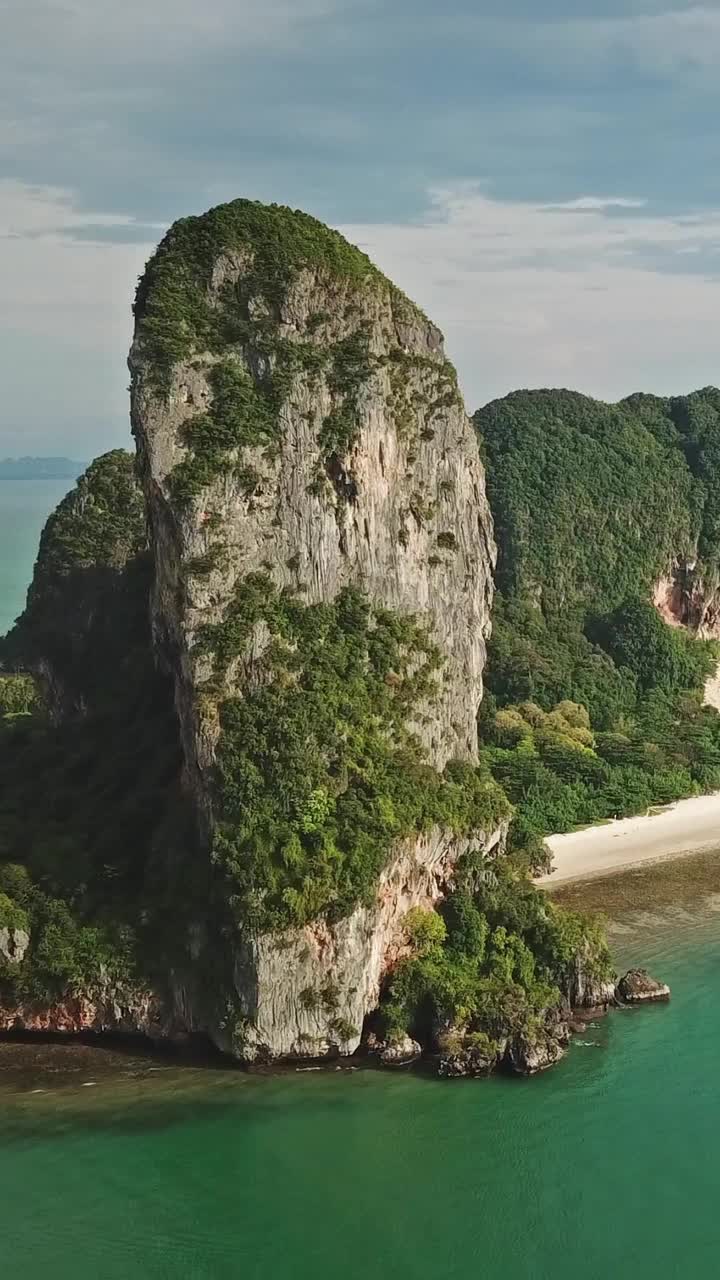 泰国普拉南海滩鸟瞰图视频素材