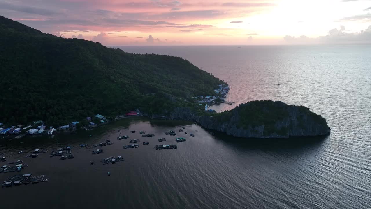 航拍的日出在一个美丽的石灰岩岛屿，Nghe岛，Kien Giang省视频素材