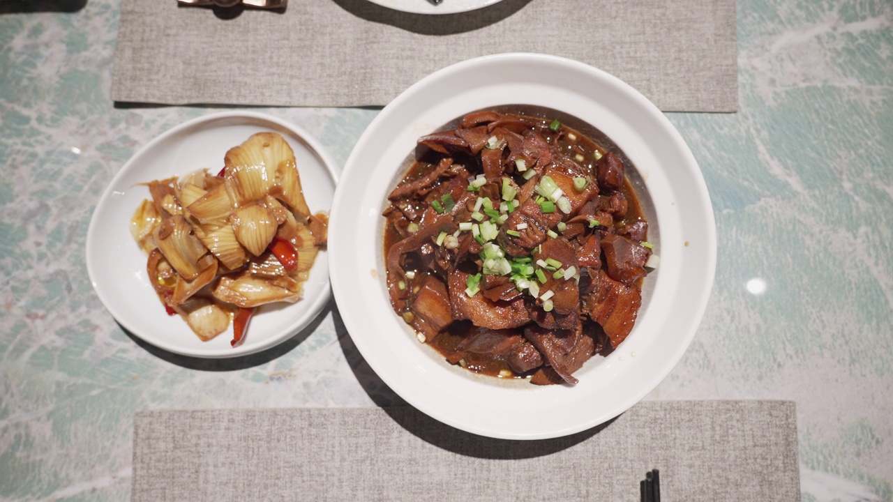 红烧肉配开胃菜，观赏性高视频素材