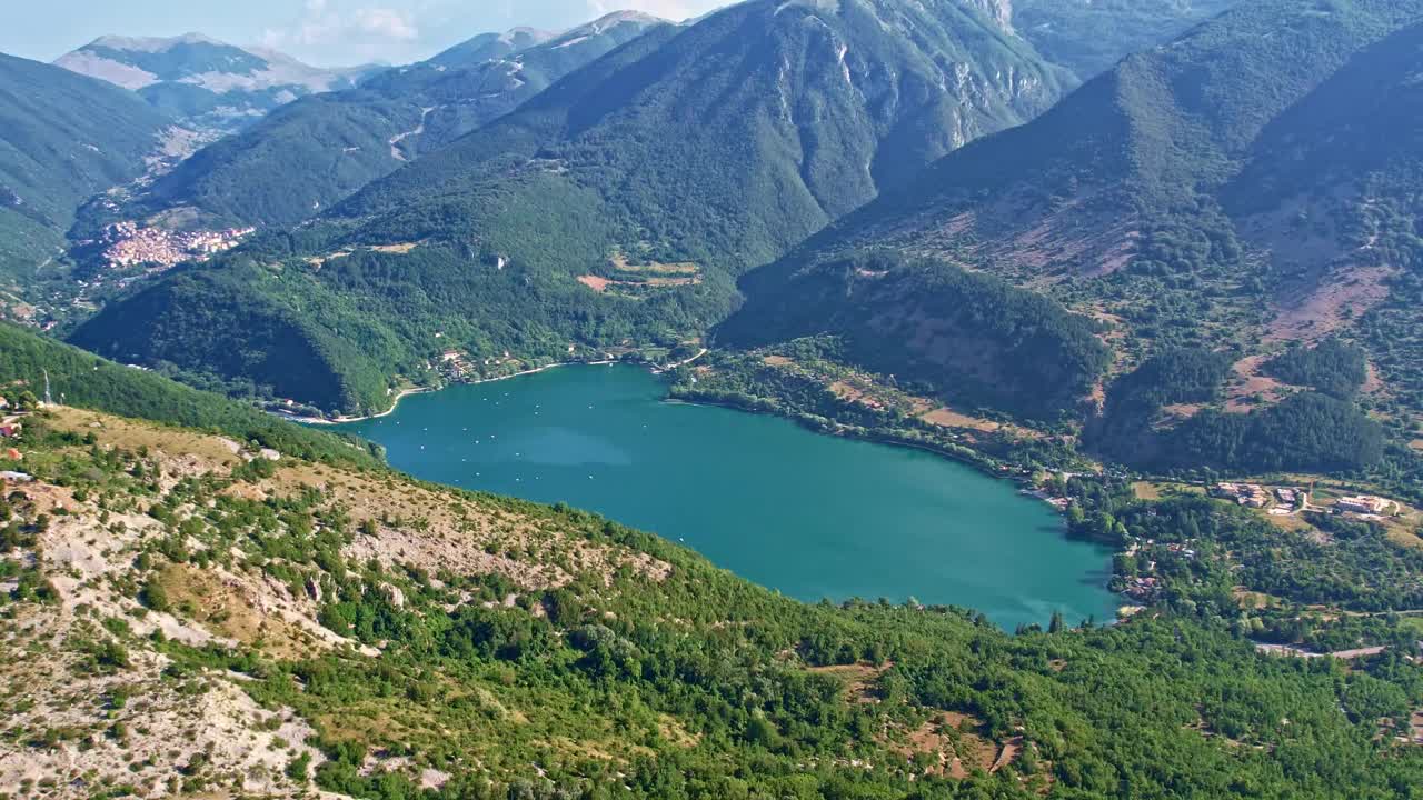 阿布鲁佐斯坎诺湖鸟瞰图视频素材