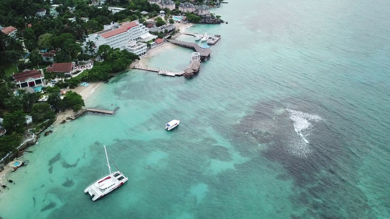 航拍牙买加尼格里尔加勒比海滩沙滩海洋日落假期视频下载