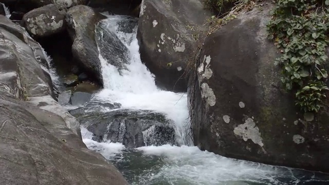 泰国乡村的瀑布视频素材