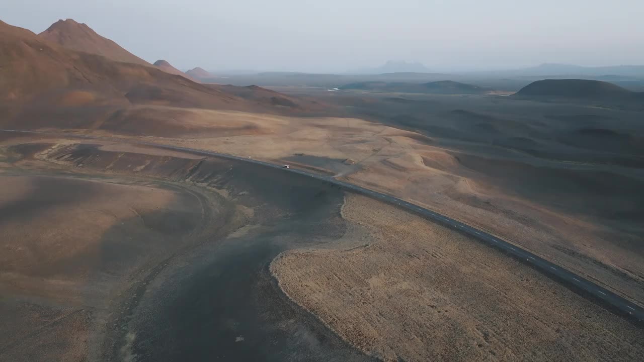 冰岛高地日落时的风景，高视角视频素材