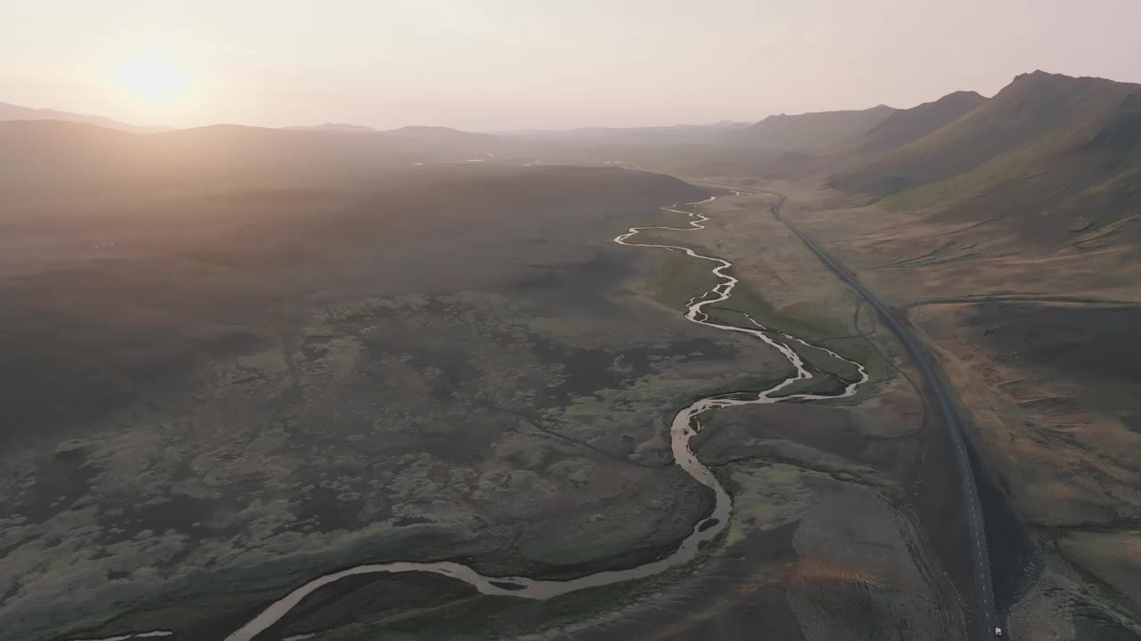 冰岛高地日落时的风景，高视角视频素材