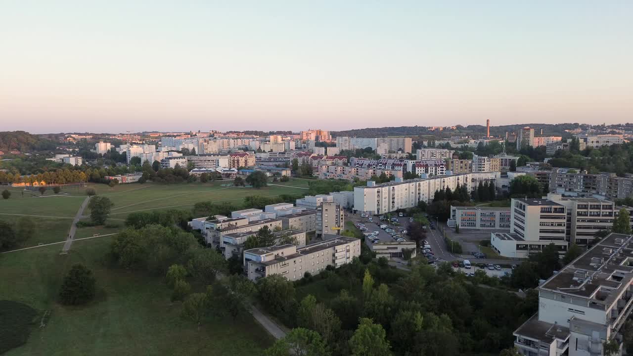 法国贝桑佩尔松的城市景观视频素材