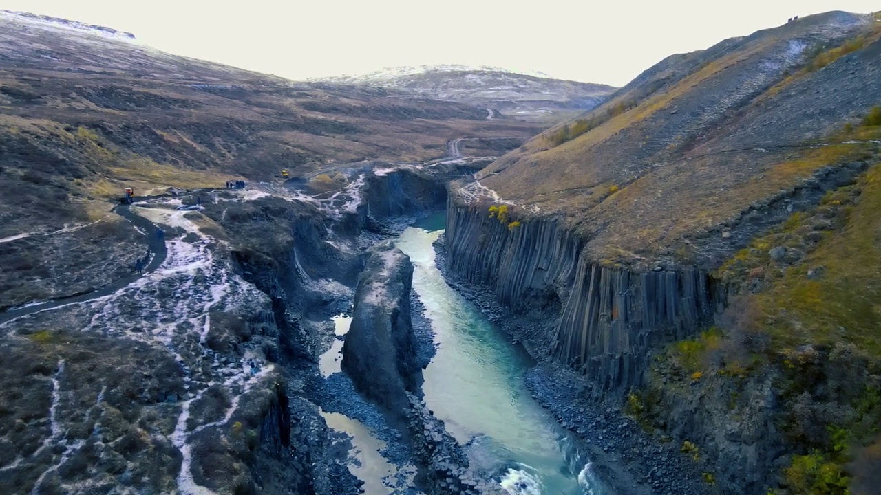 Studlagil (Stuðlagil)无人机在冰岛飞行视频素材