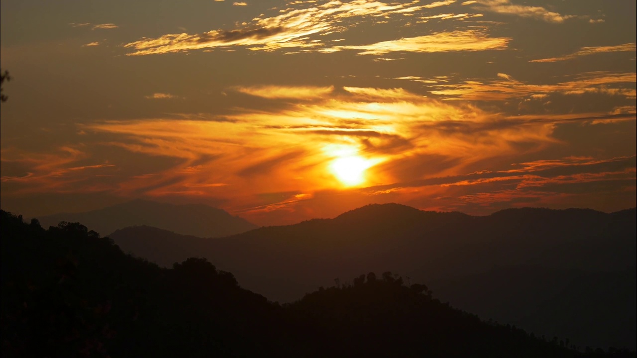 夕阳山视频下载