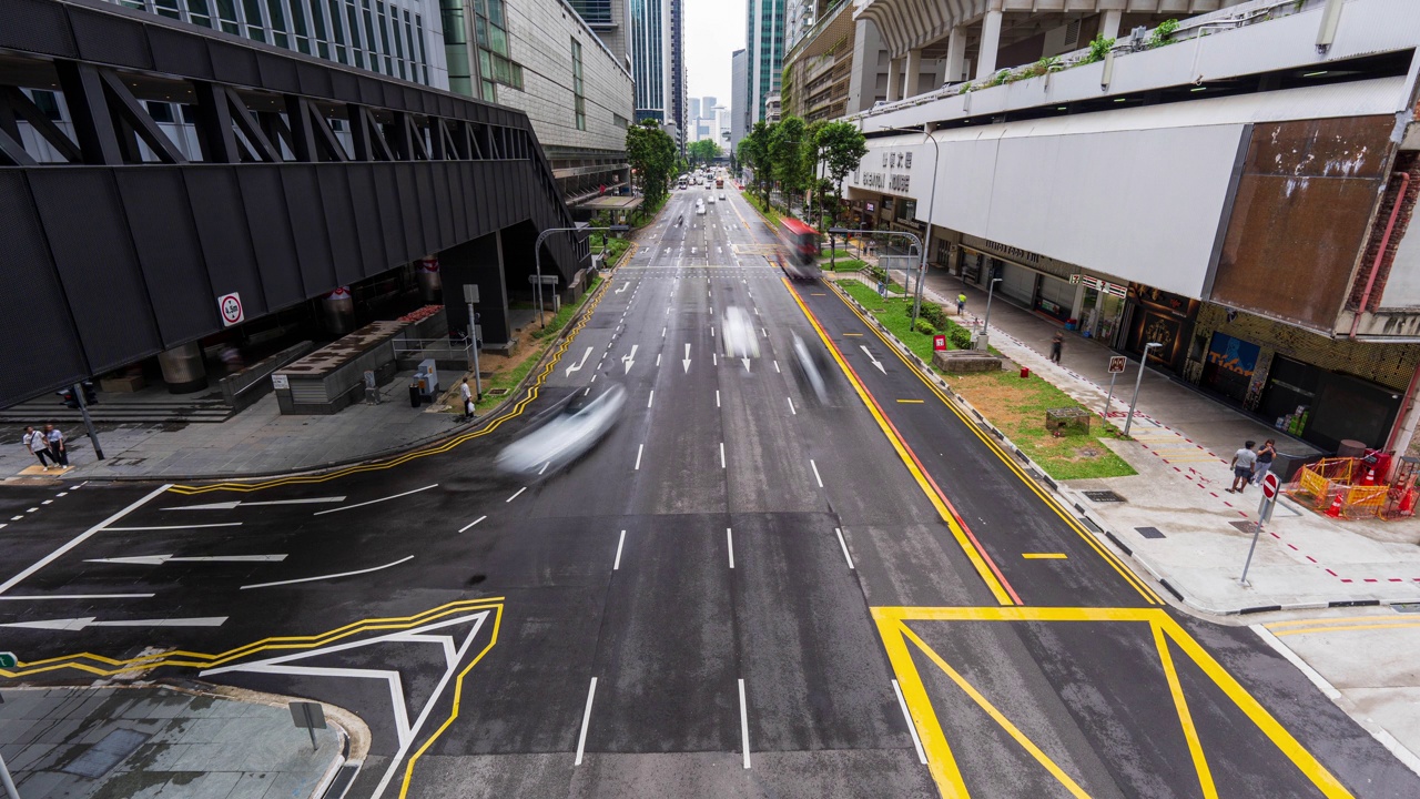 新加坡市中心道路上的延时交通视频素材