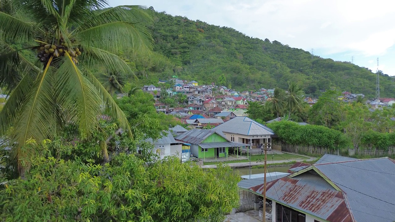 房屋鸟瞰图。人口密集的居住区鸟瞰图视频素材