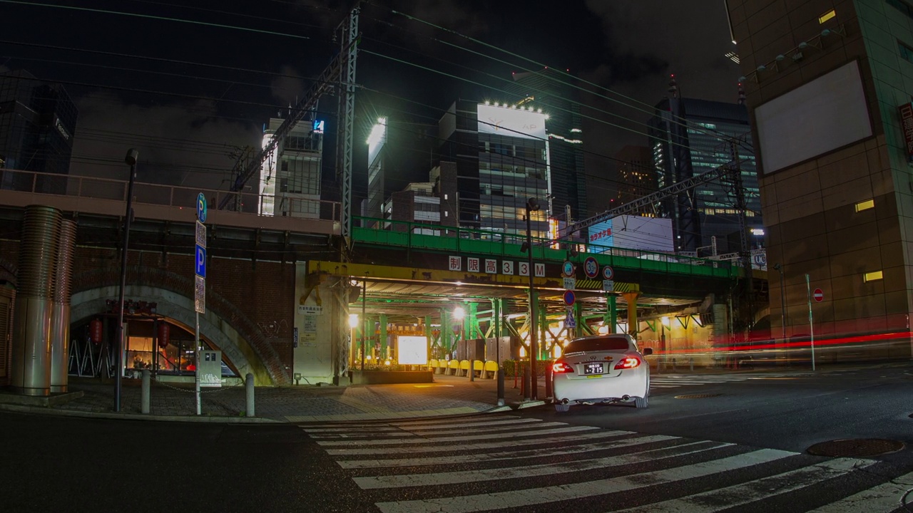 东京城市街道夜间交通大桥地铁延时视频素材