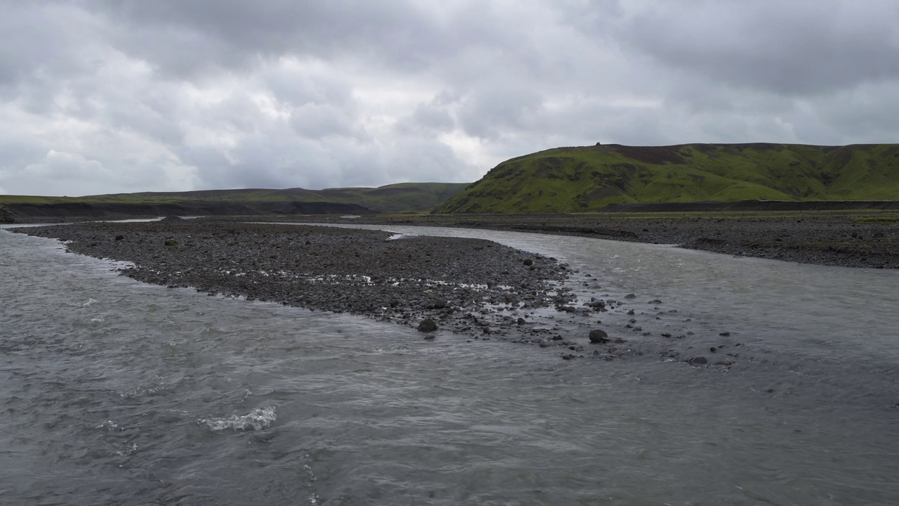 Pakgil (Þakgil)附近有天然河流的荒野。Þakgil, Pakgil, Vík í Mýrdal, Vik I Myrdal，南部地区，su - urland，冰岛，北欧，欧洲。视频下载