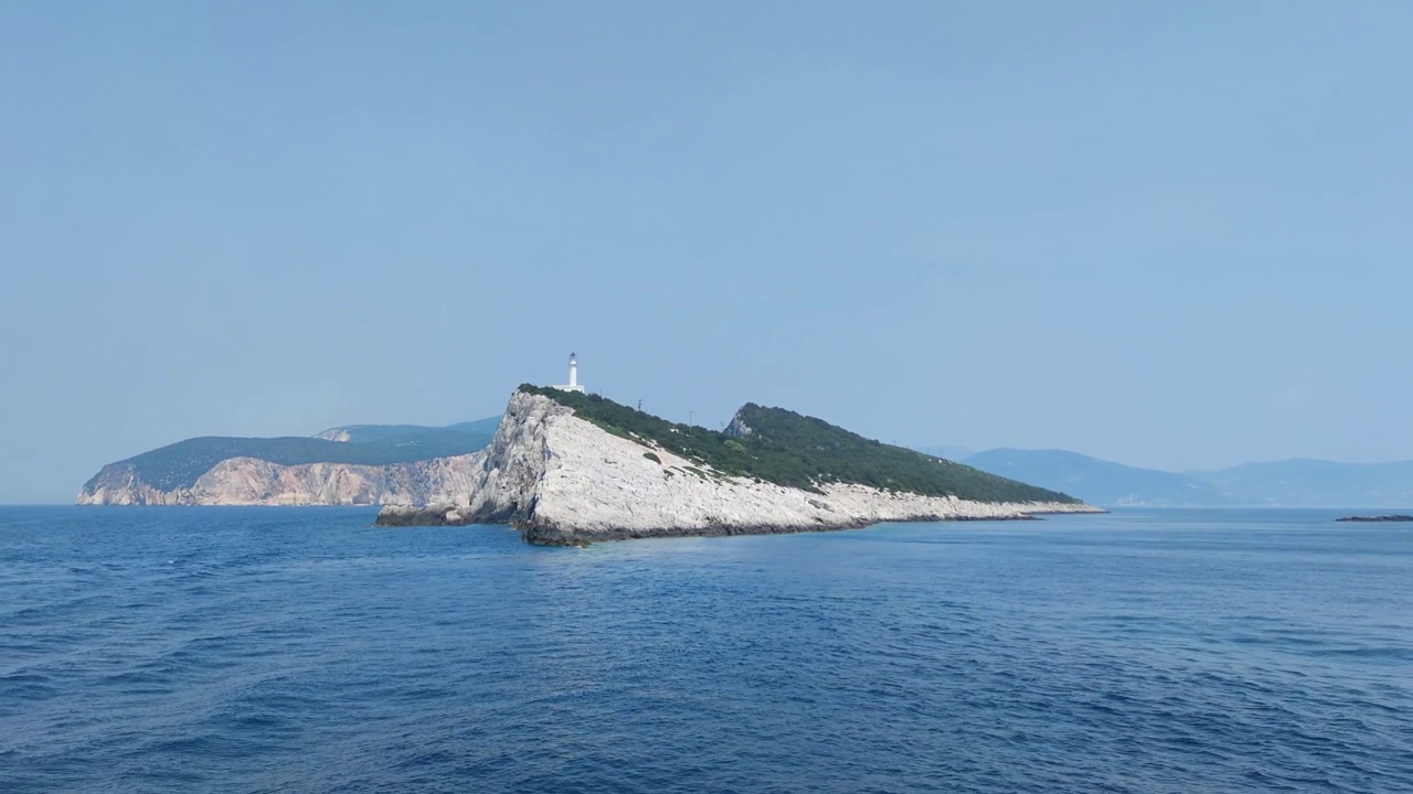 希腊爱奥尼亚群岛莱夫卡达海岸线全景视频素材