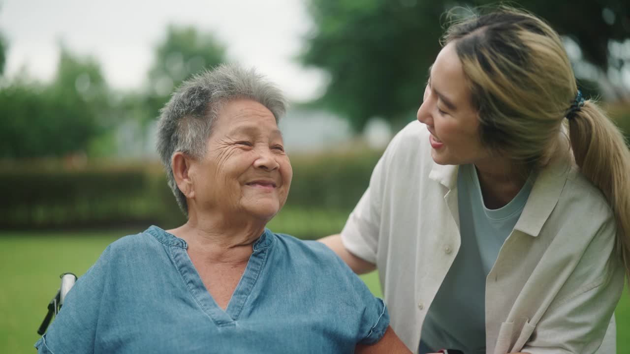 有成就感的老年女性。视频素材