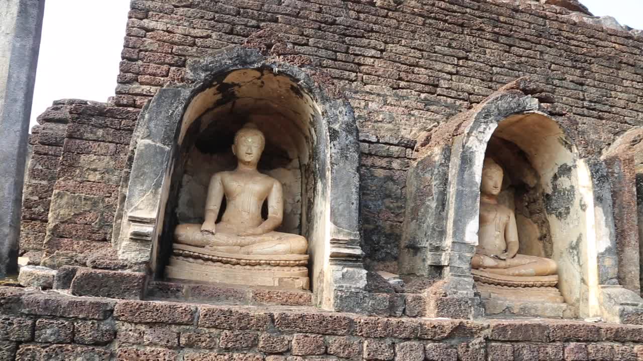 泰国，Si Satchanalai历史遗迹- Wat Chang Lom寺，建于14世纪视频素材