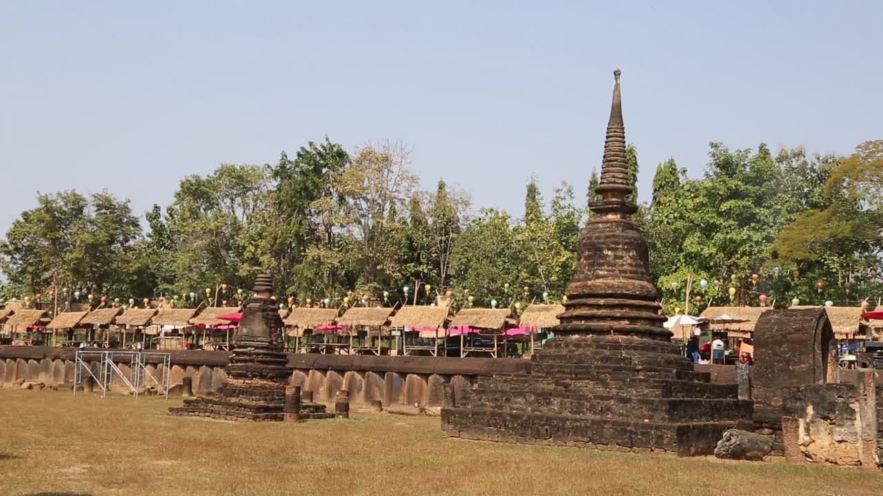 泰国，Si Satchanalai历史遗迹- Wat Phra Si Rattana Mahathat寺，建于1237年视频素材