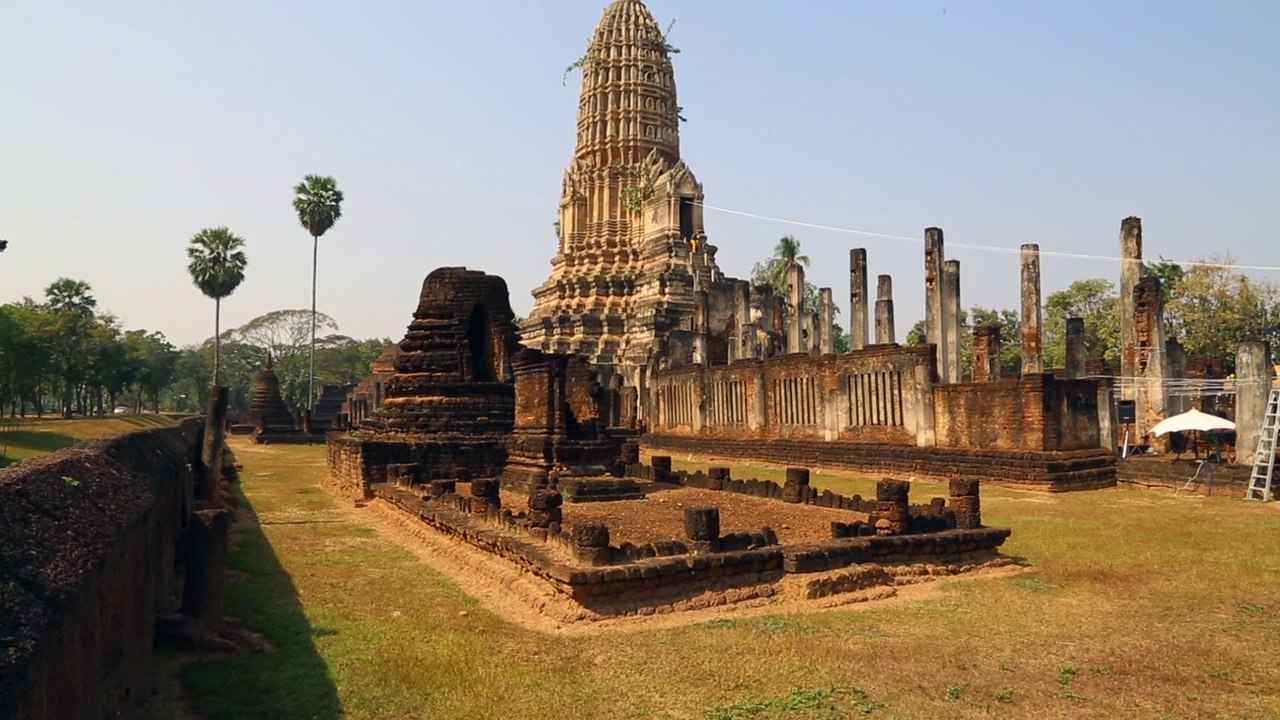 泰国，Si Satchanalai历史遗迹- Wat Phra Si Rattana Mahathat寺，建于1237年视频素材