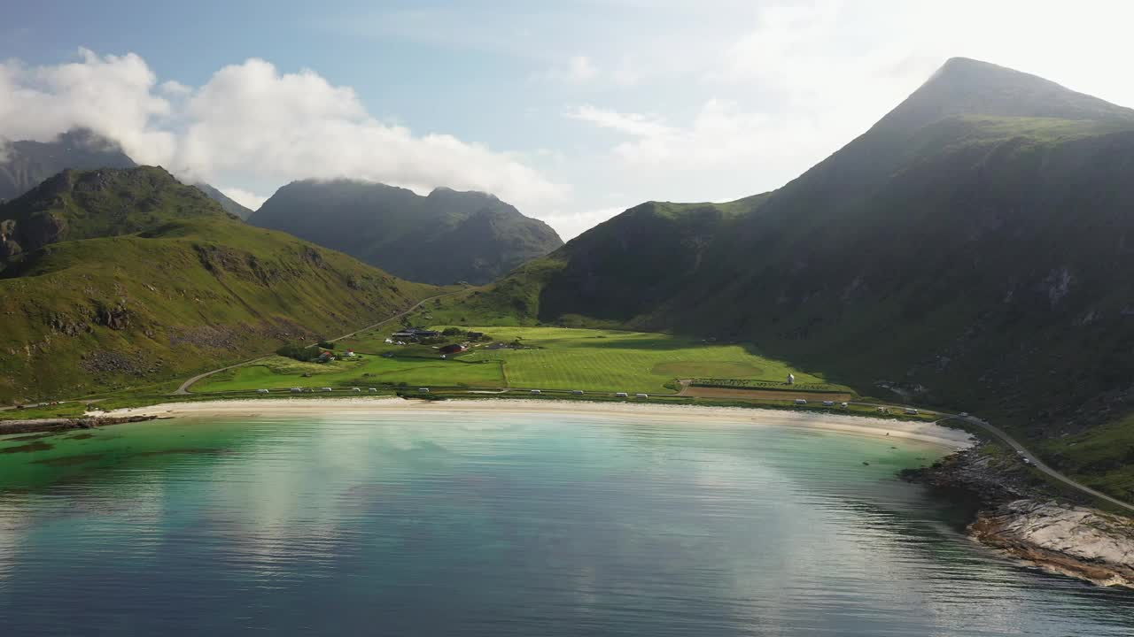 维克海滩和Hauklandstranda挪威的无人机画面，海岸线航拍与蓝绿色的海水视频素材