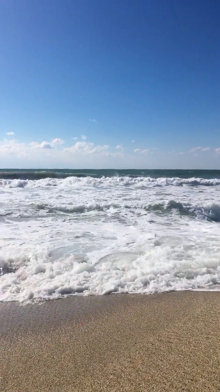 海浪在海上，从沙滩上看，音质高视频下载