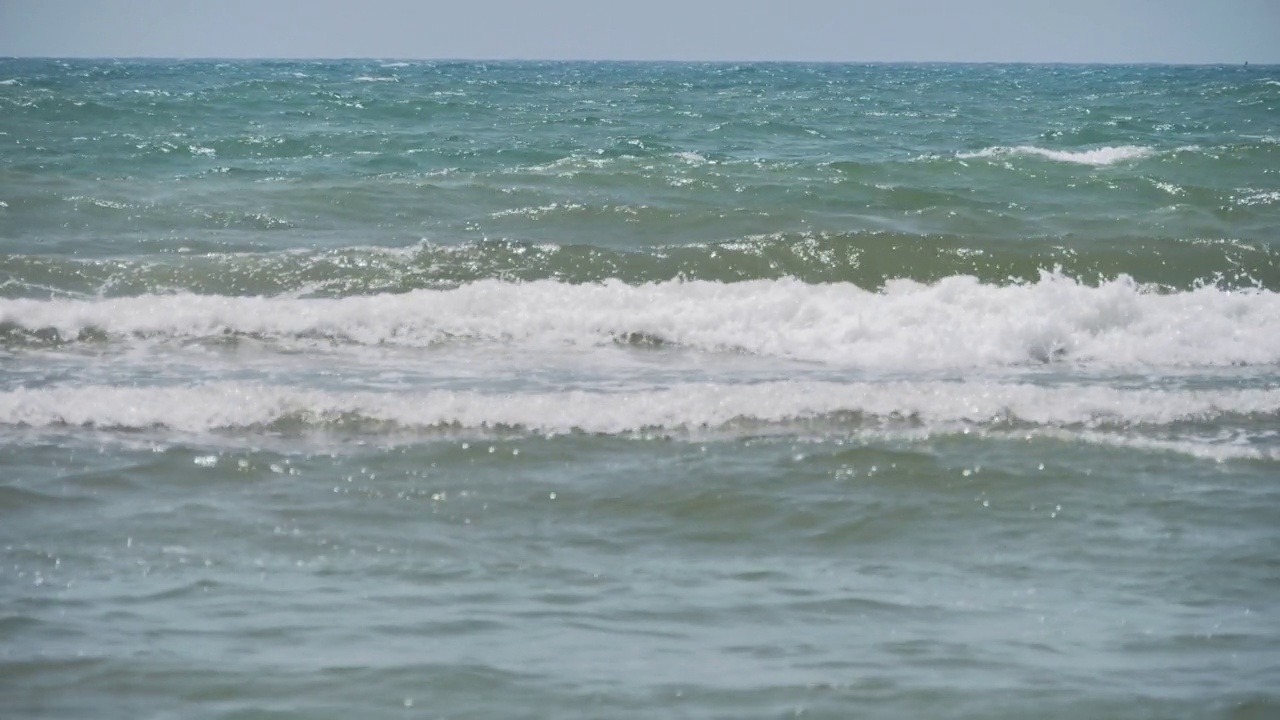 海浪拍击岩石视频素材