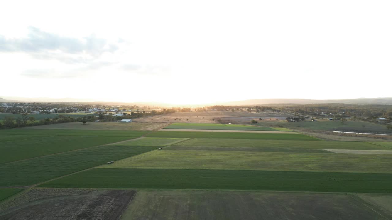 澳大利亚昆士兰州乡村农田的夕阳视频素材