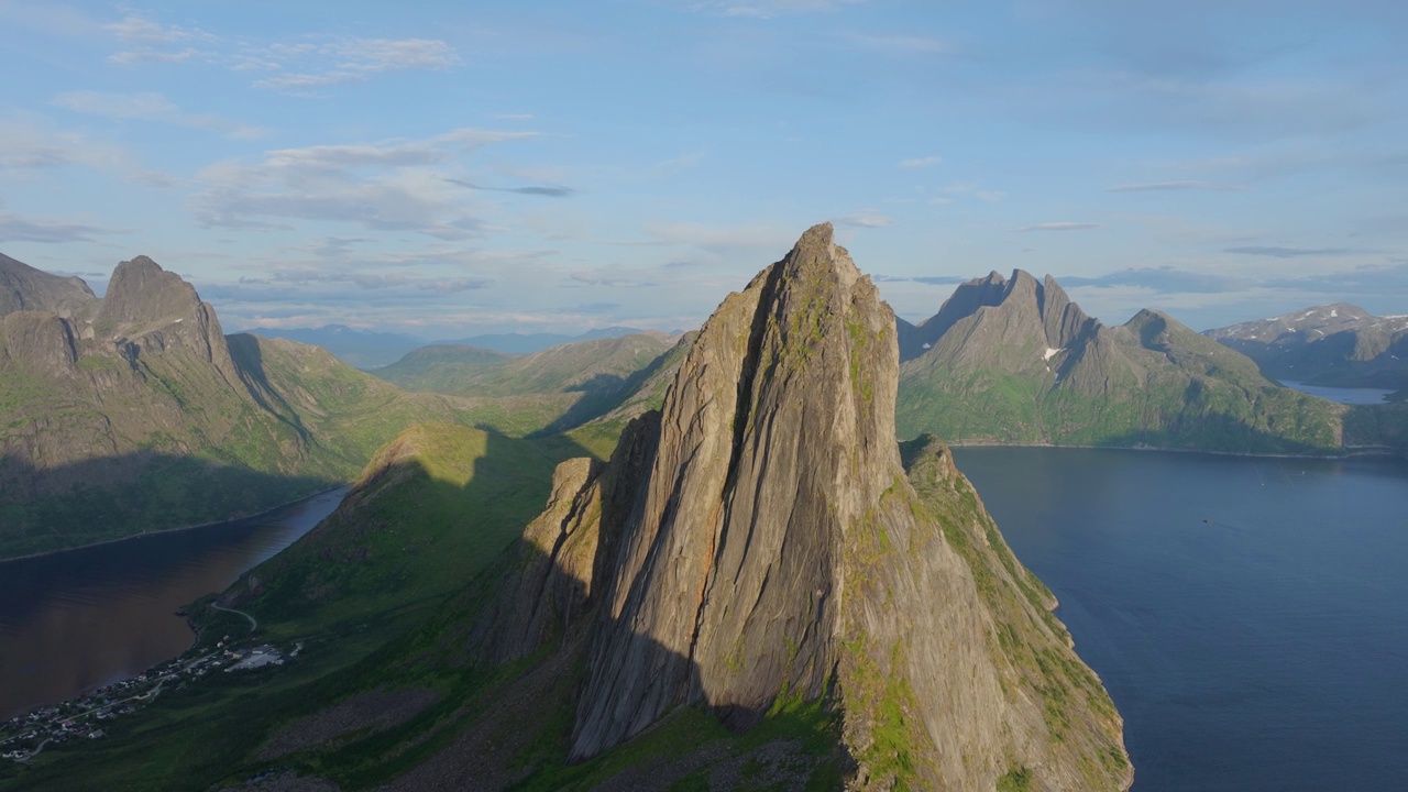 挪威Senja岛上的Segla山风景。特写镜头视频素材