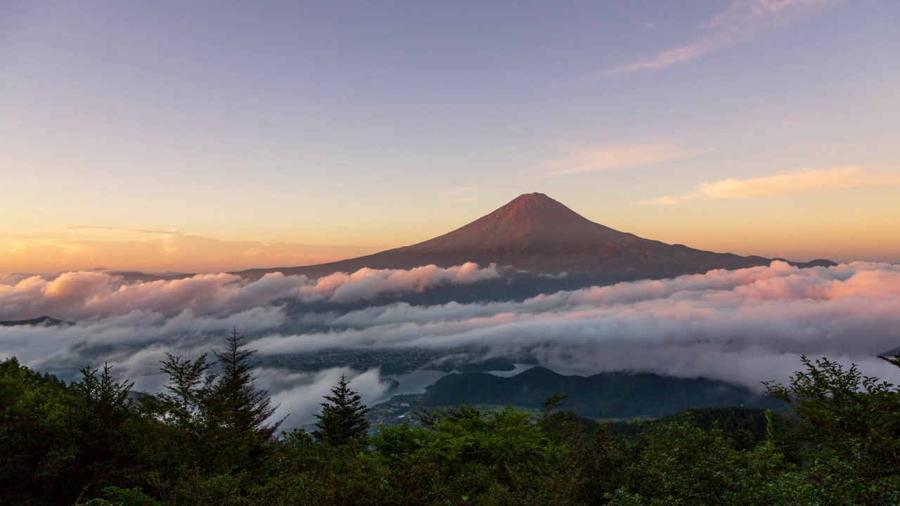 夏天从新道山口拍摄的富士山日出视频下载