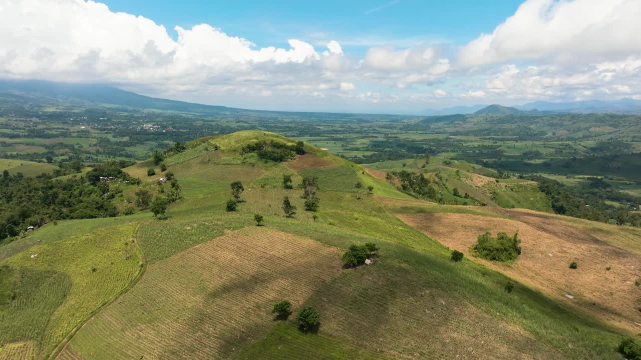 热带山脉鸟瞰图。视频素材