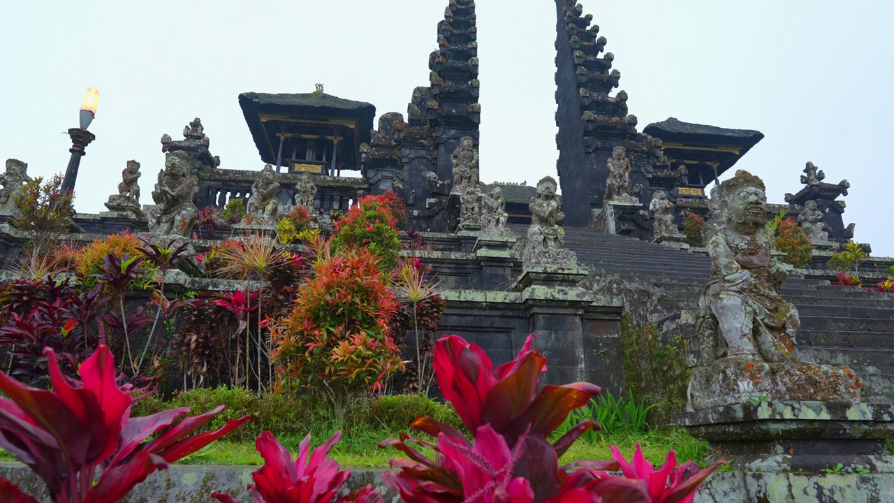 Pura Besakih，巴厘岛婆罗门教堂位于印度尼西亚巴厘岛东部阿贡山的Besakih村。视频素材