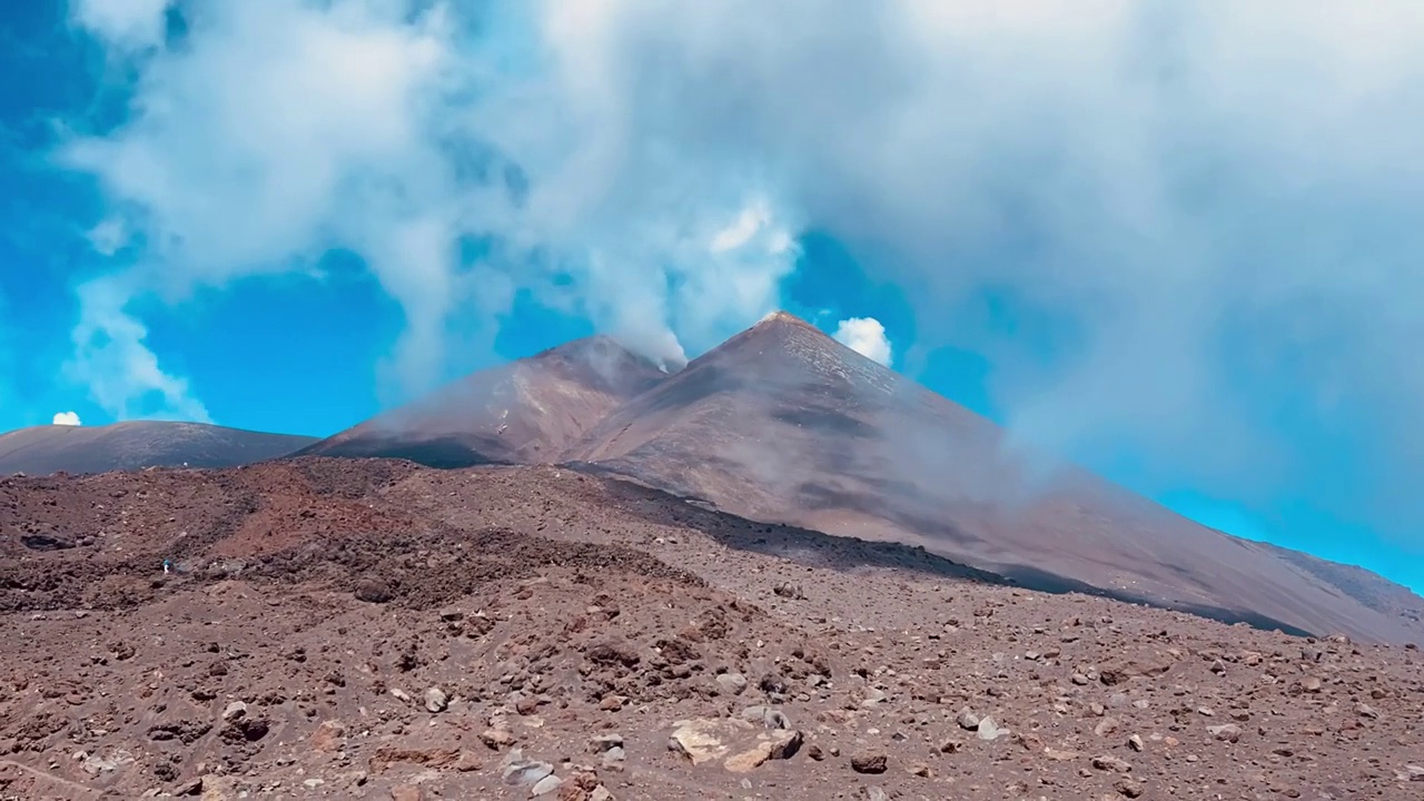 埃特纳火山上空的云层视频下载