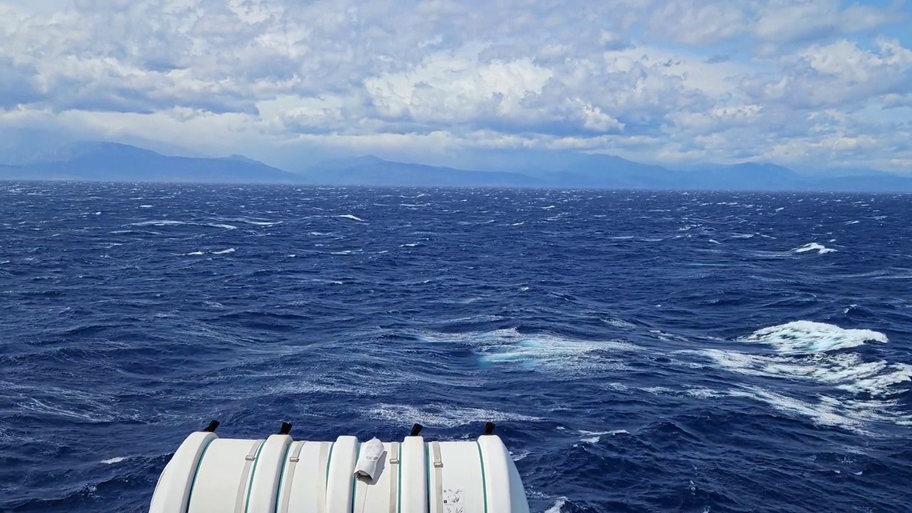从船上看到蓝色的大海视频下载