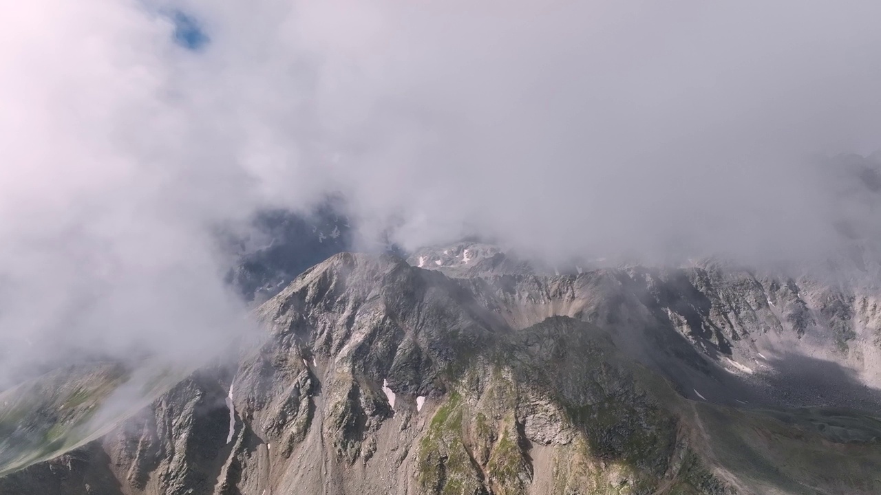 落基山脉位于高加索山脉的山脊之上视频素材