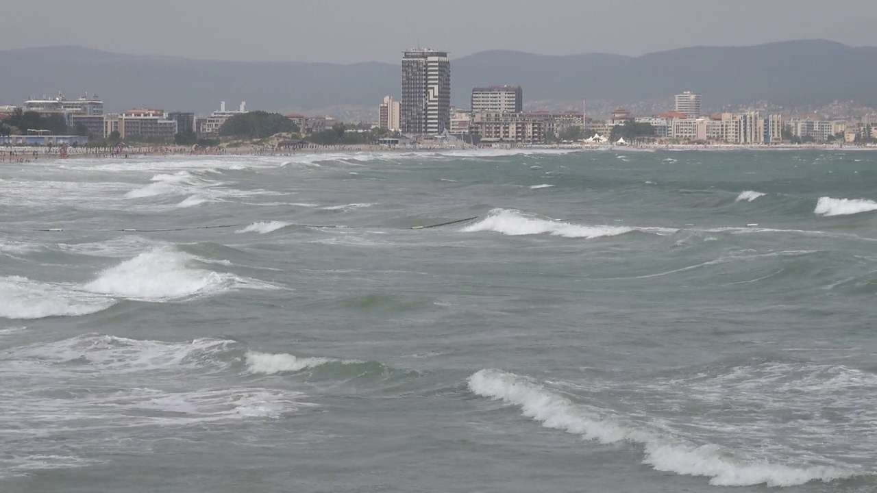 阳光海滩避暑山庄视频下载