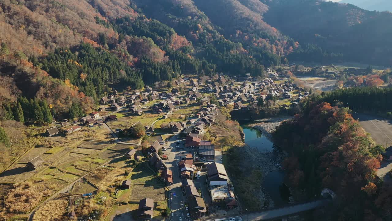 白川古村的秋天是一种文化和风景的乐趣视频素材