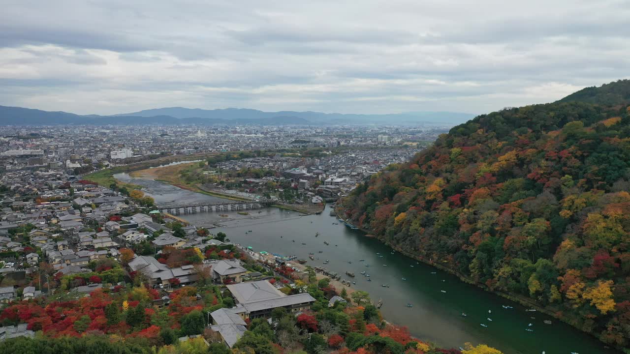 岚山的《日本秋日辉煌》视频素材