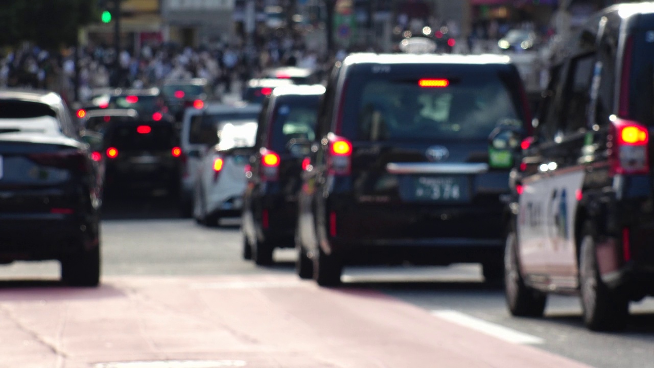 日本东京涩谷:白天繁忙的道路交通。视频素材