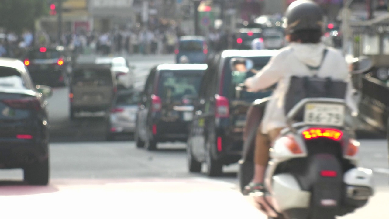 日本东京涩谷:白天繁忙的道路交通。视频素材