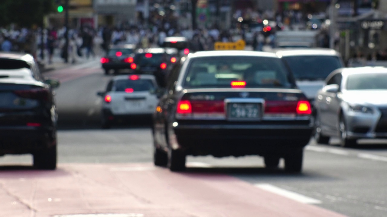 日本东京涩谷:白天繁忙的道路交通。视频素材