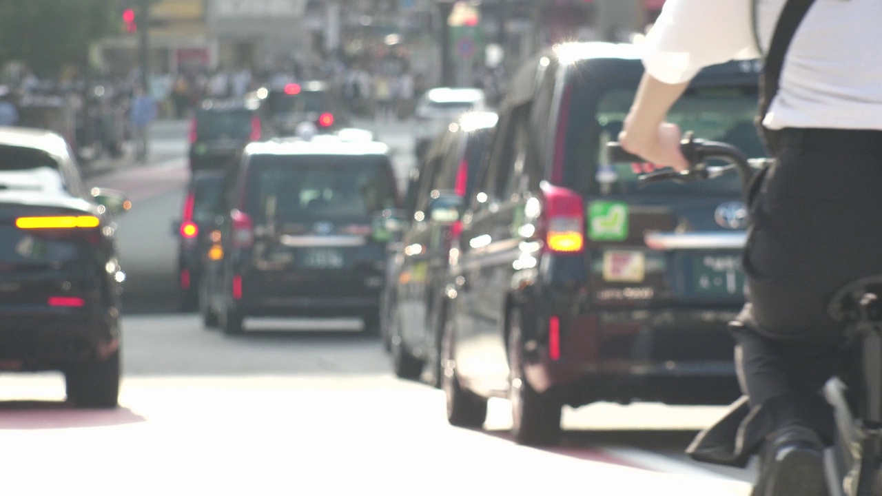 日本东京涩谷:白天繁忙的道路交通。视频素材