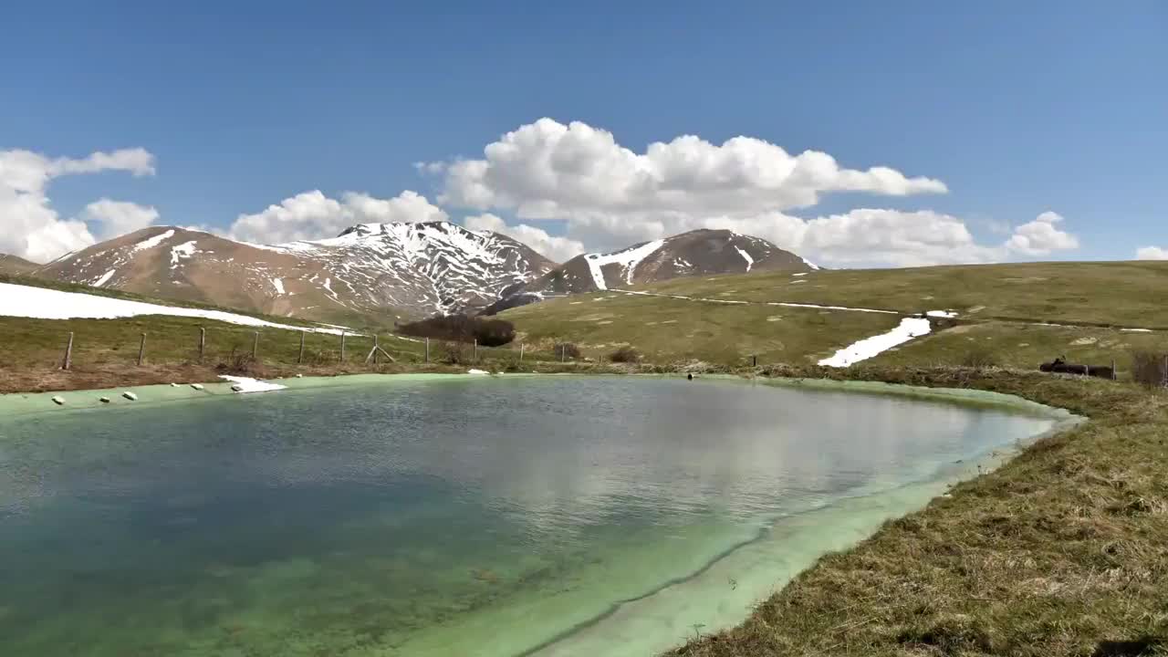 山湖随雪，云跑视频下载