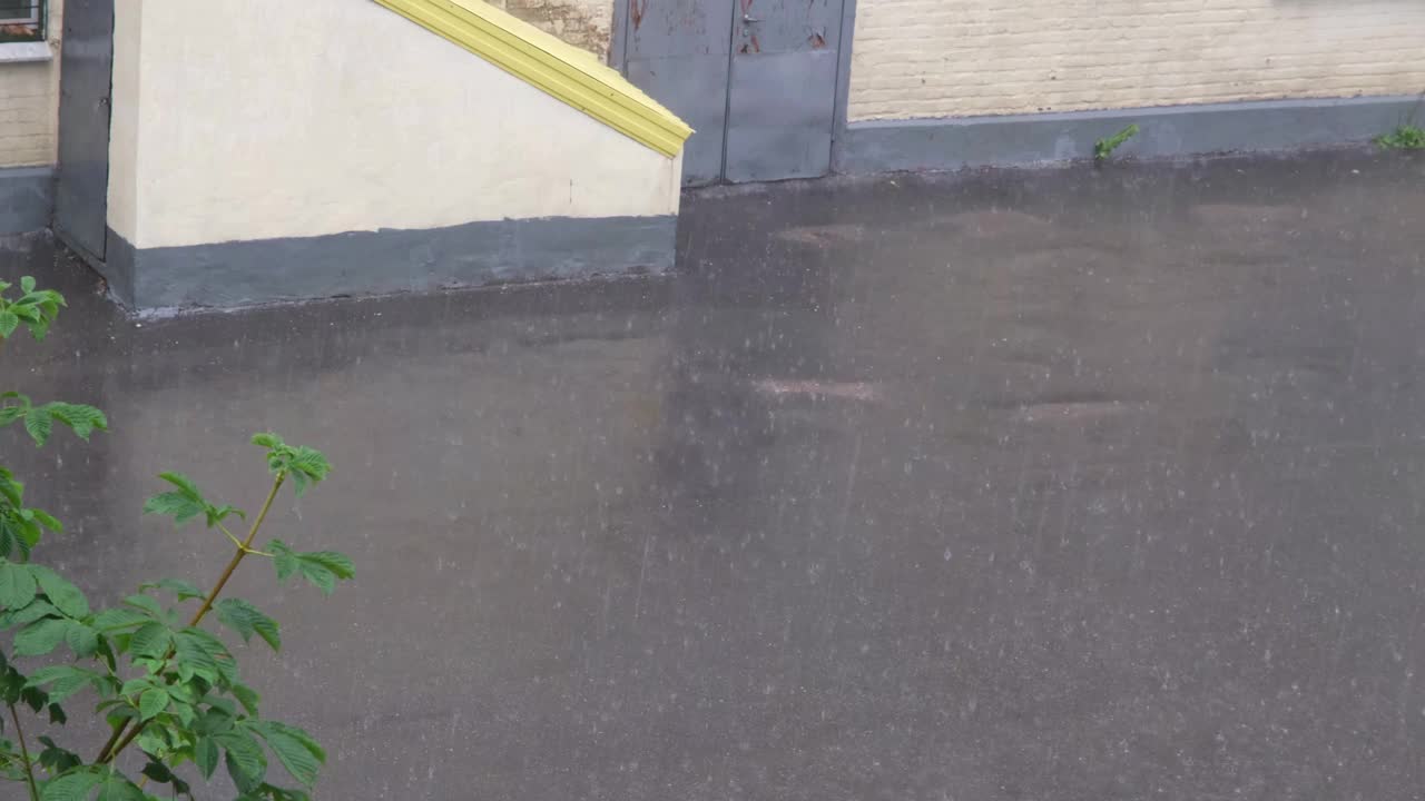 市区有雷雨或大雨视频素材