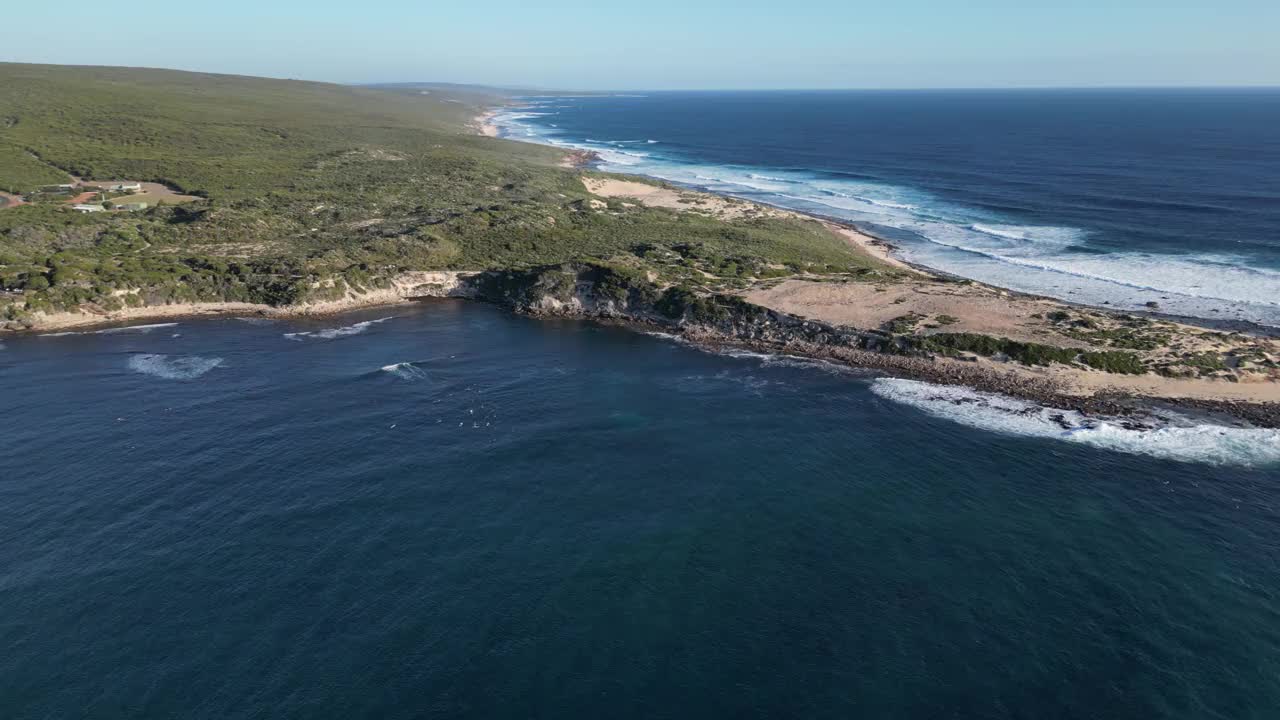 西澳大利亚的格雷斯敦海滩地区。空中无人机全景视图和复制空间视频素材