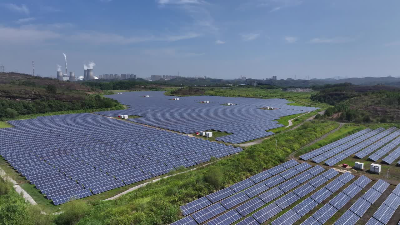 太阳能农场的航拍照片视频素材