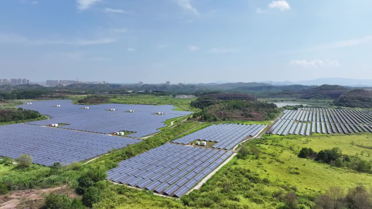 太阳能农场的航拍照片视频素材