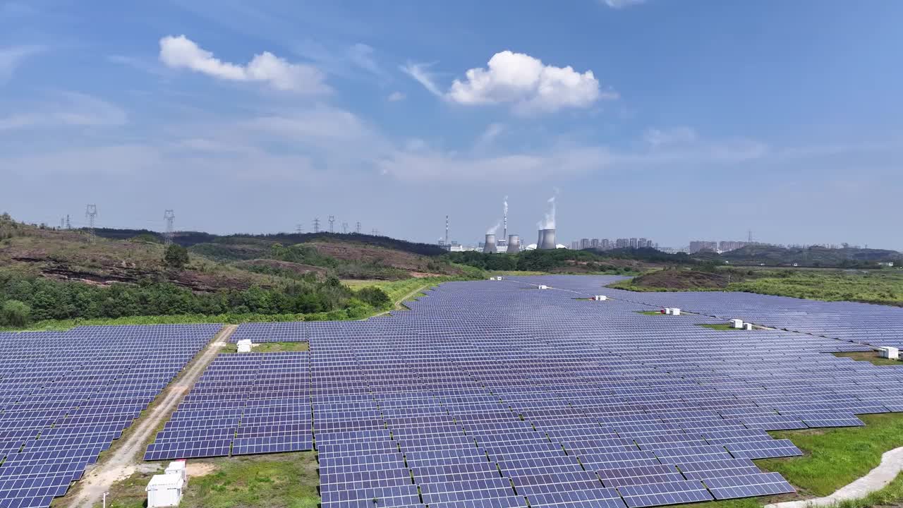 太阳能农场的航拍照片视频素材