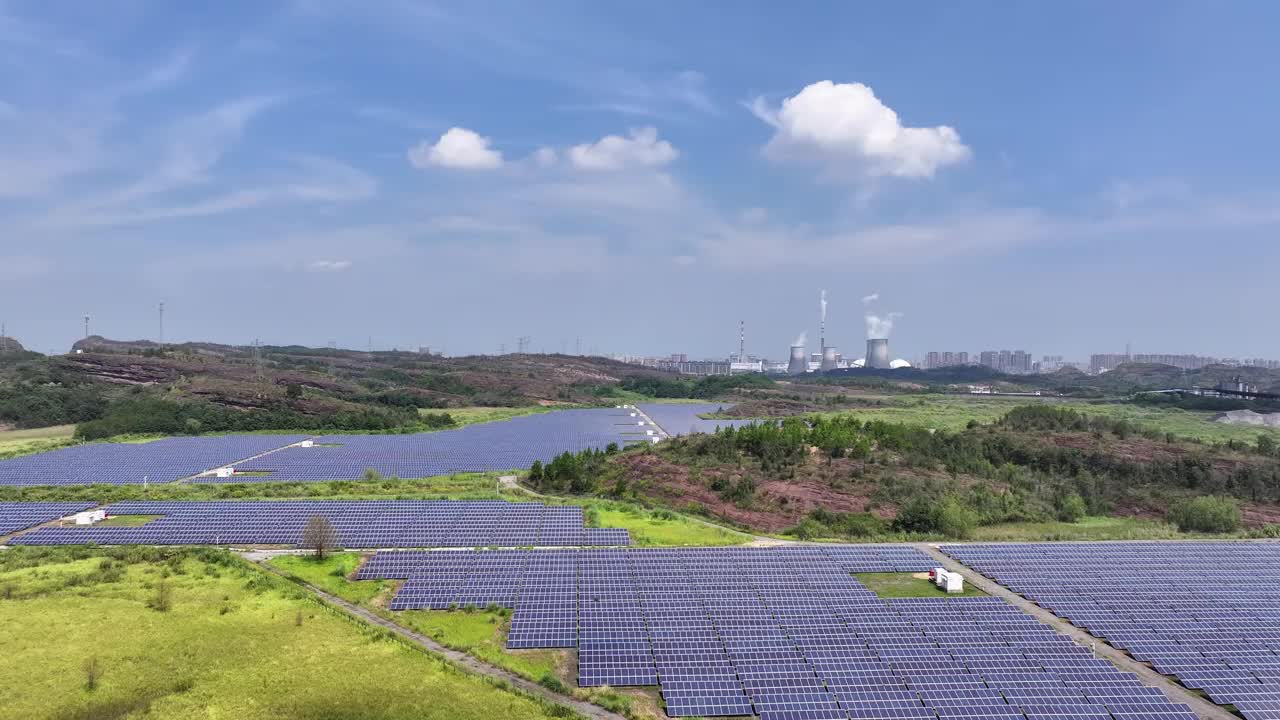 太阳能农场的航拍照片视频素材