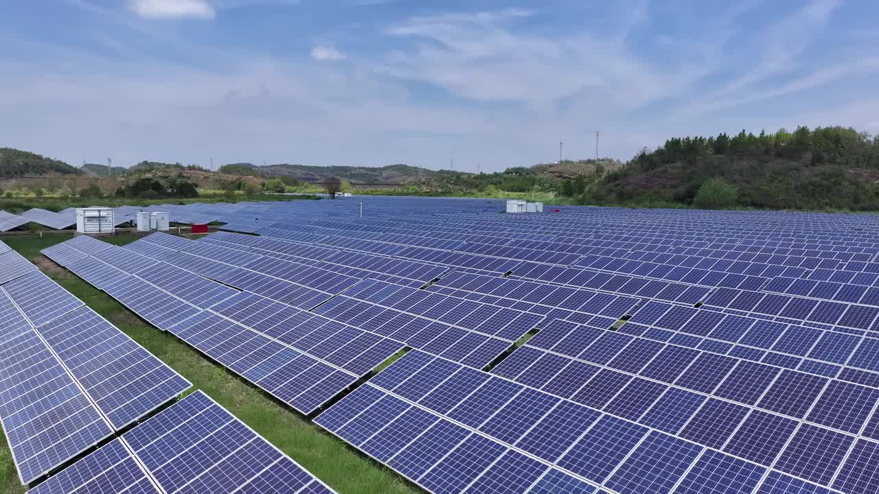 太阳能农场的航拍照片视频素材