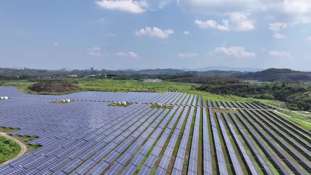 太阳能农场的航拍照片视频素材