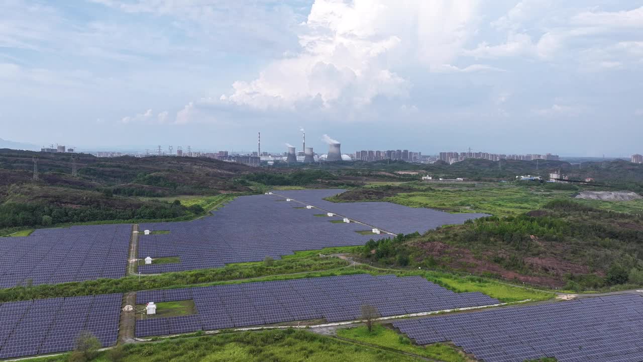 太阳能农场的航拍照片视频素材